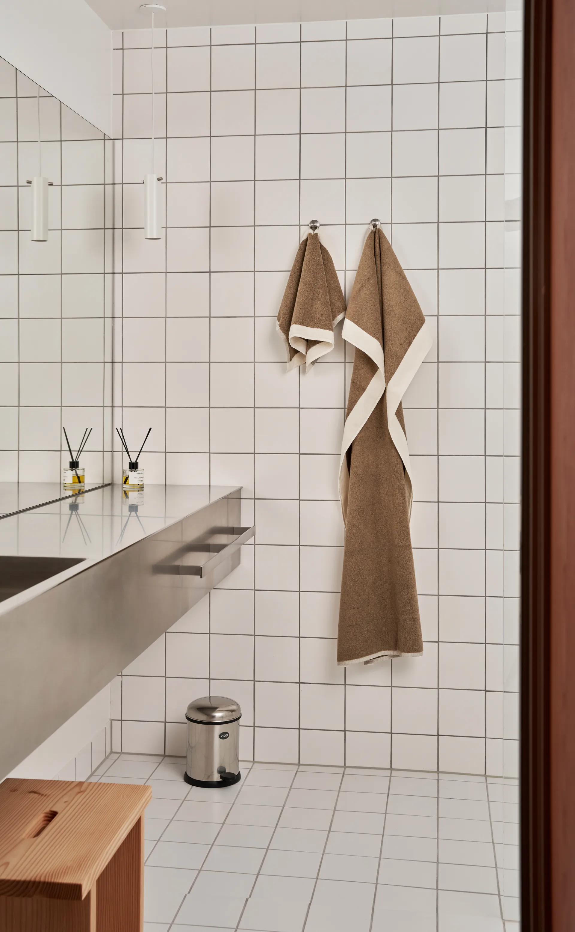 Vipp104 Badetuch, Taupe, 76×135 cm Vipp