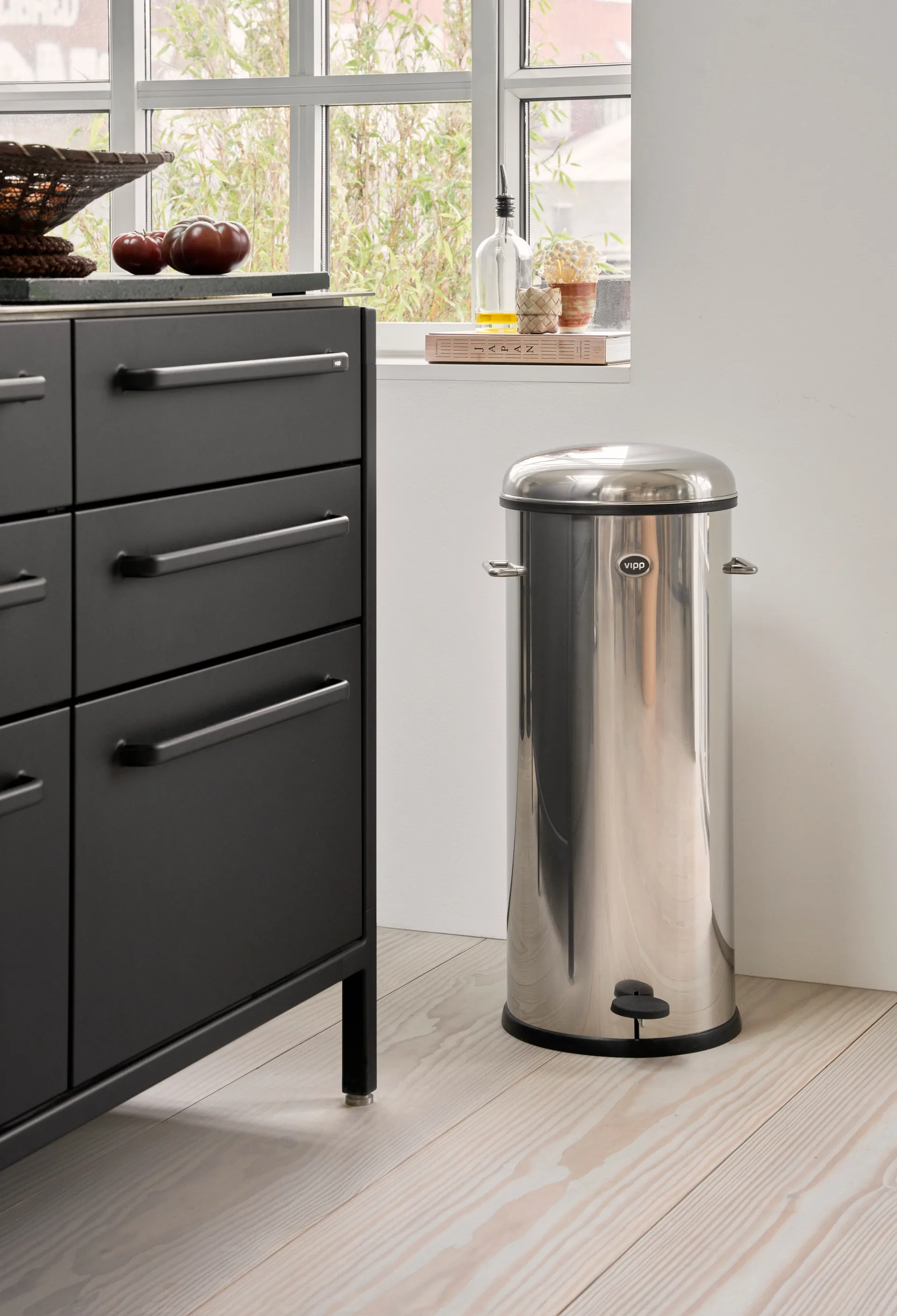 Vipp17 Treteimer 30 l, Stainless steel Vipp