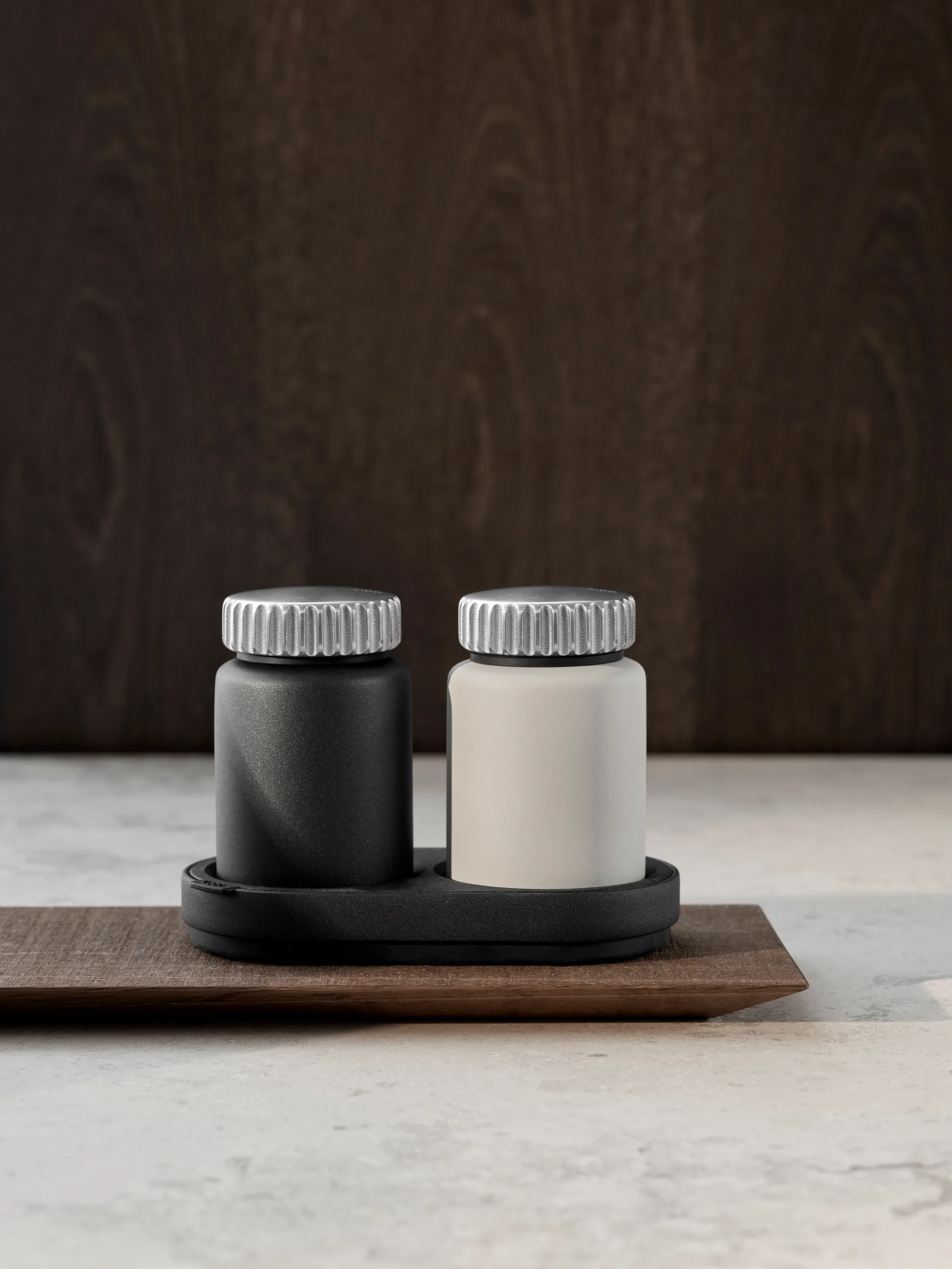 Vipp623 Salz- & Pfeffermühle Set mit Halter, Grey-black Vipp