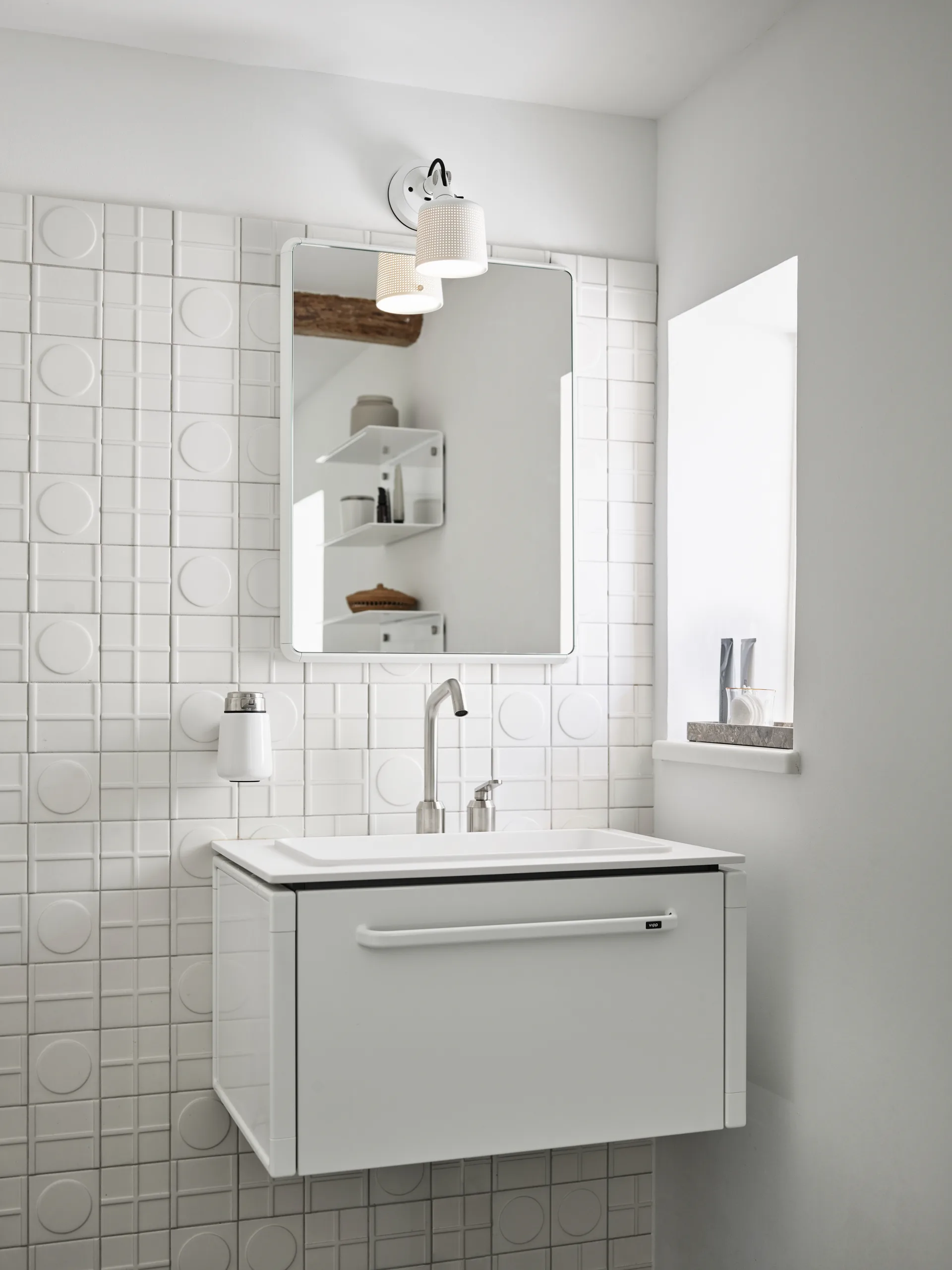 Vipp911 Wandspiegel small 50x66,5 cm, White Vipp