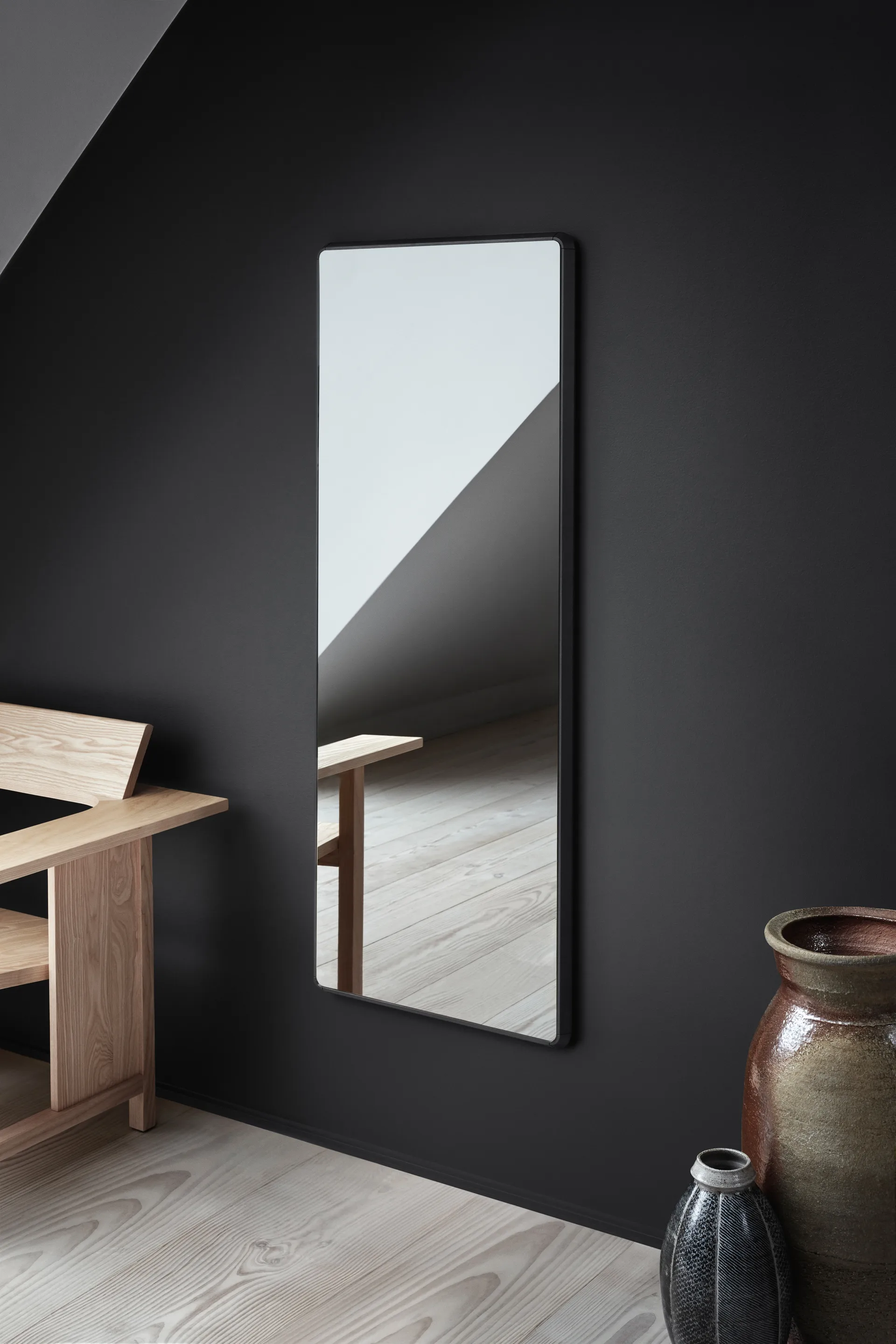 Vipp912 Wandspiegel medium 50x126 cm, Black Vipp