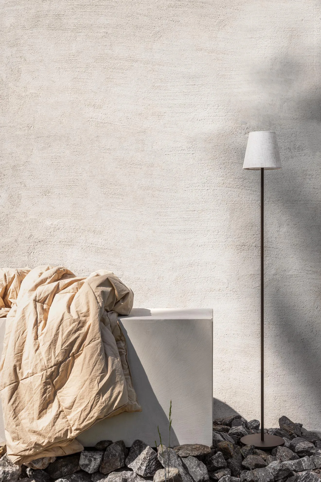 Tyra floor tragbare Stehleuchte Ø14 cm, Coffee Watt & Veke