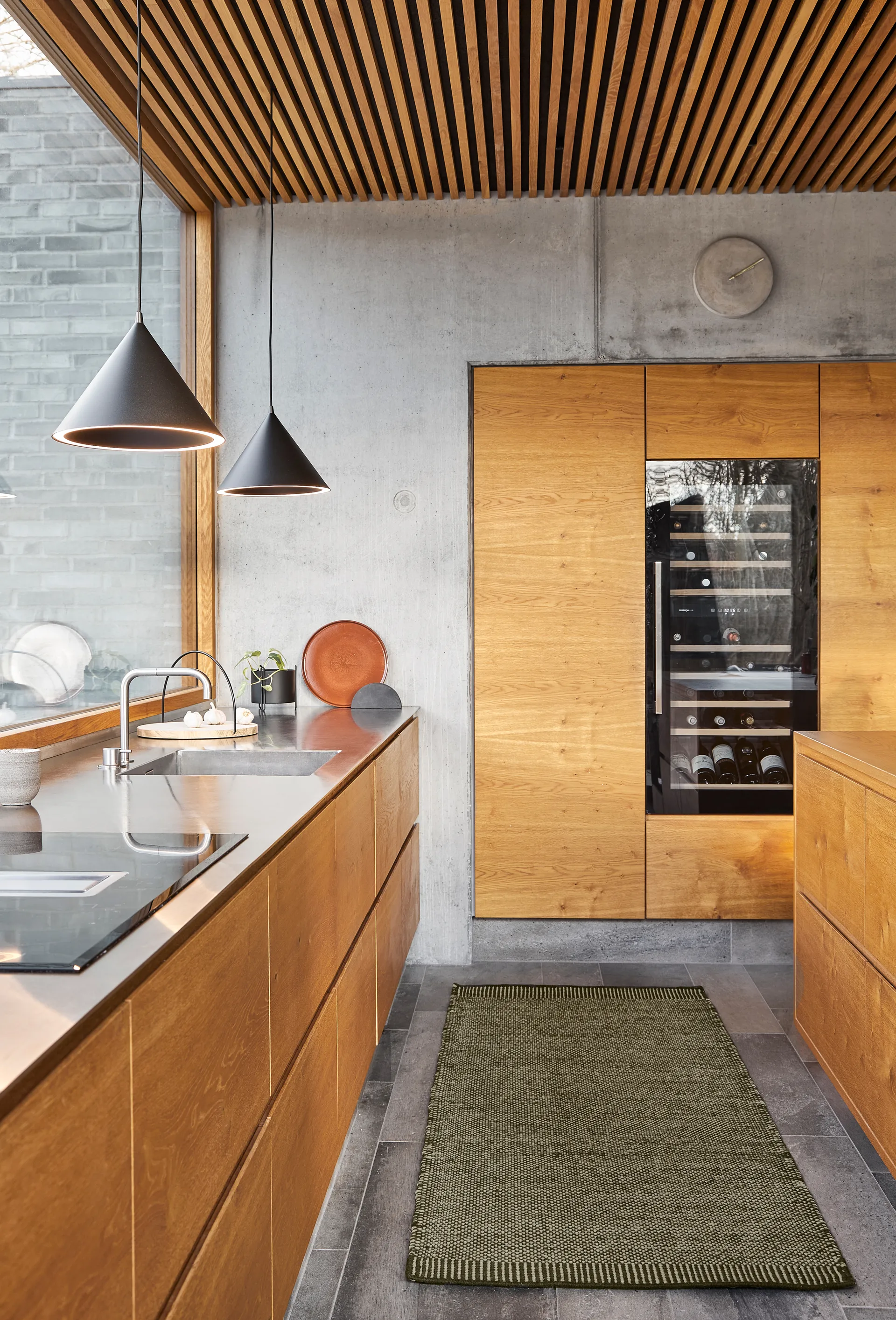 Annular Pendelleuchte small, Black Woud