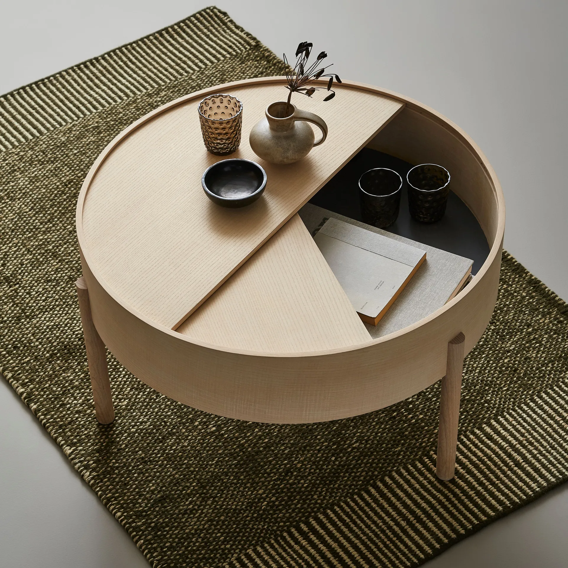 Arc Couchtisch Ø66cm, Esche weiß pigmentiert Woud