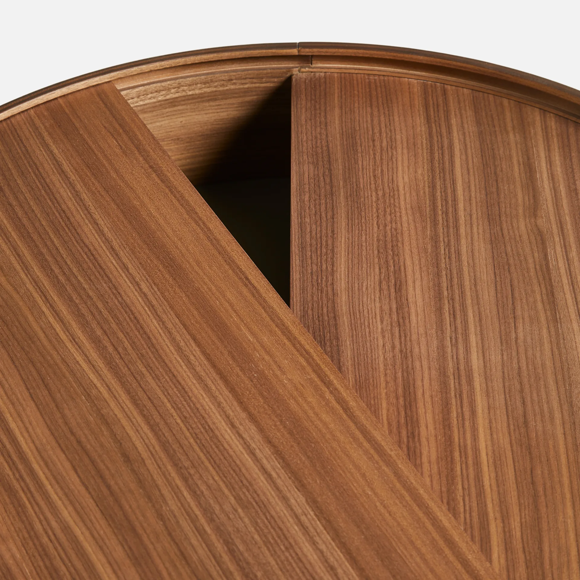 Arc Couchtisch Ø66cm, Walnuss Woud
