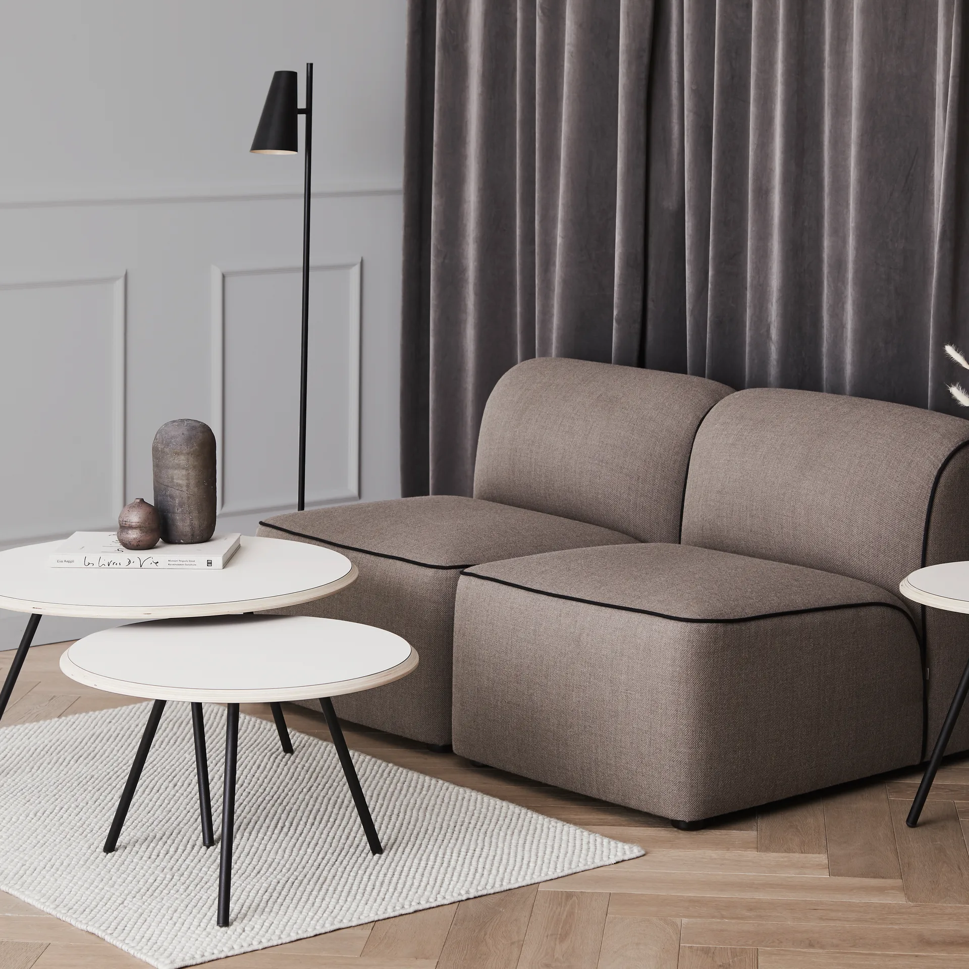 Cono Stehleuchte, Schwarz Woud