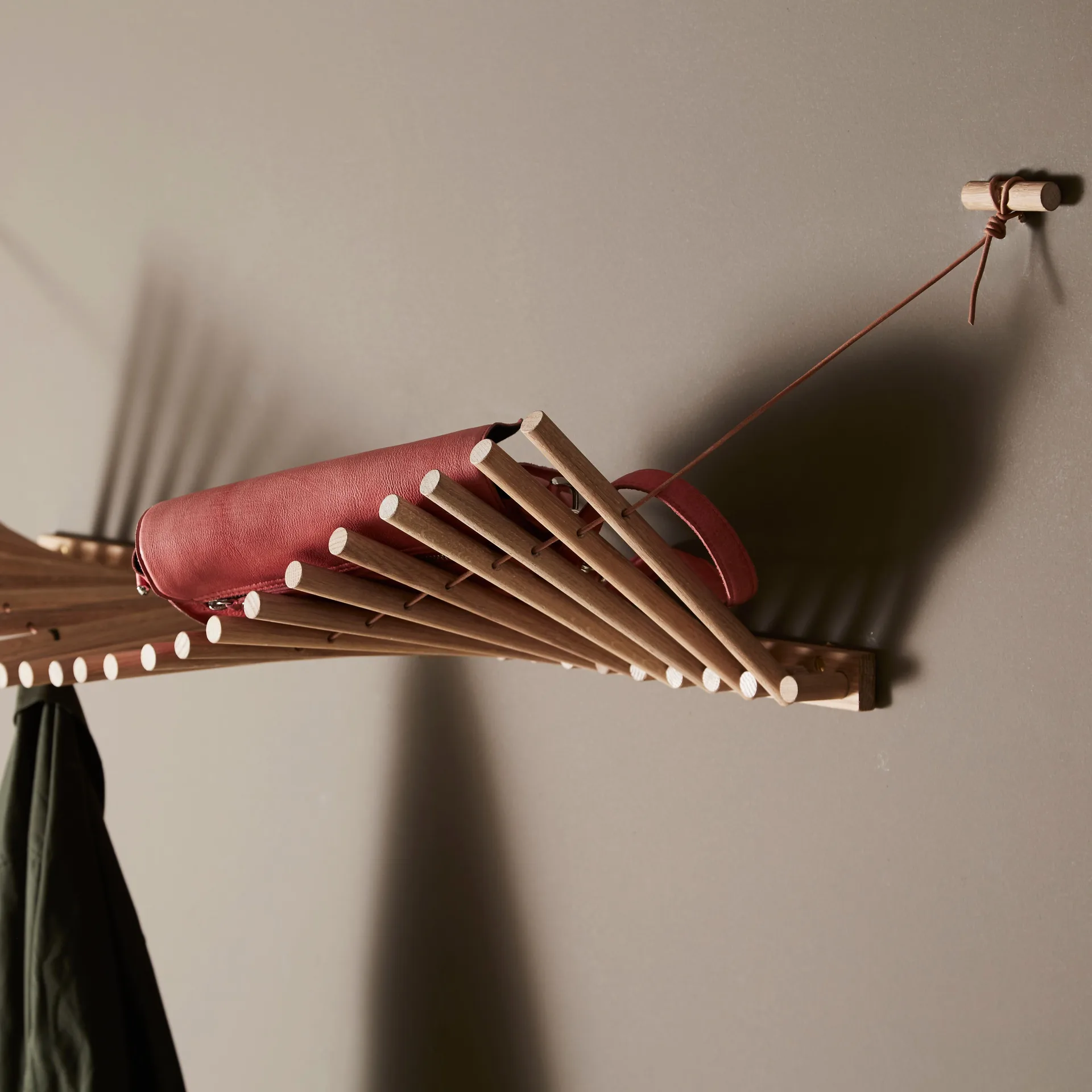 Knaegt Kleiderhaken, Weiß pigmentierte Eiche Woud