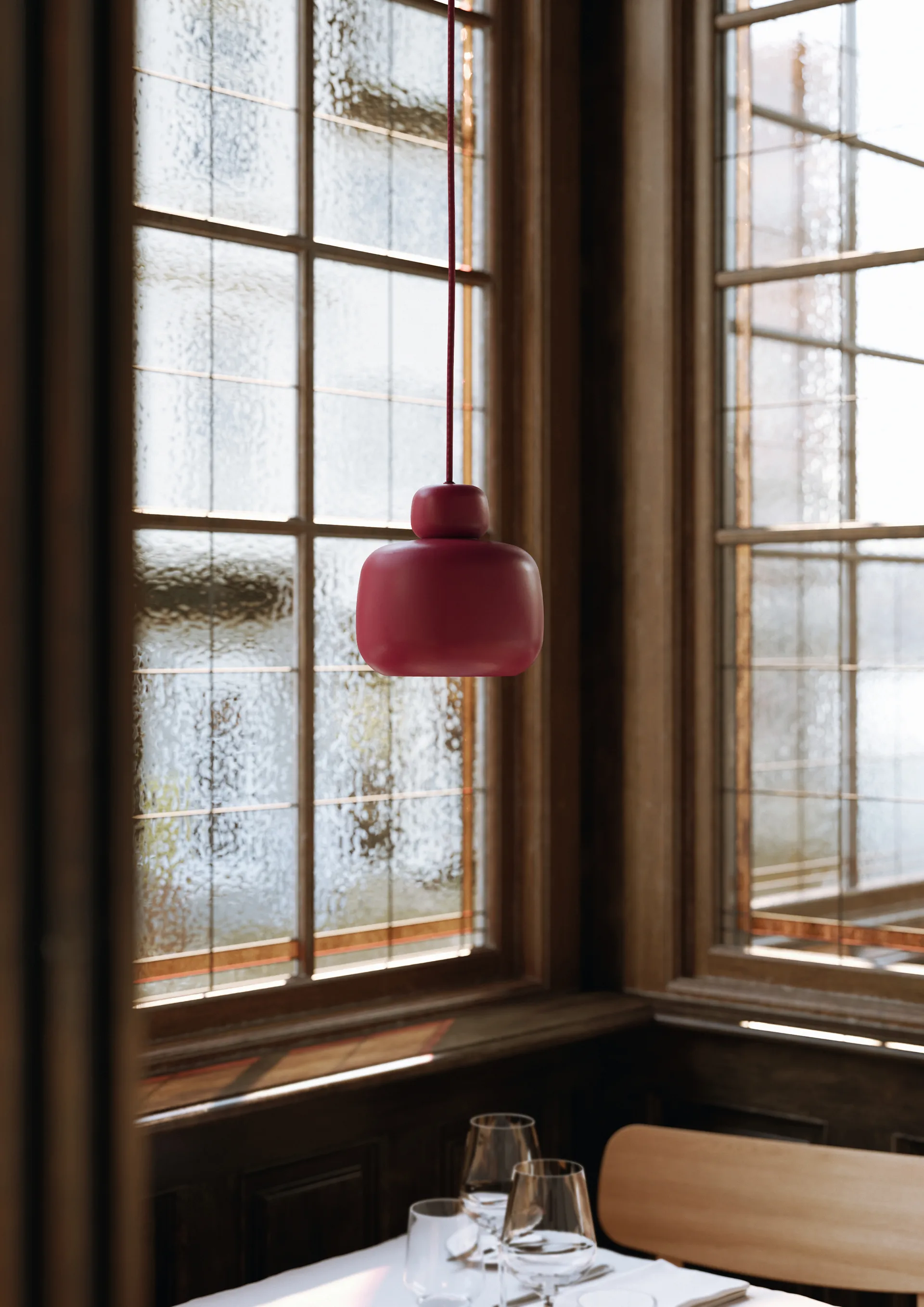Stone Pendelleuchte small, Deep red Woud