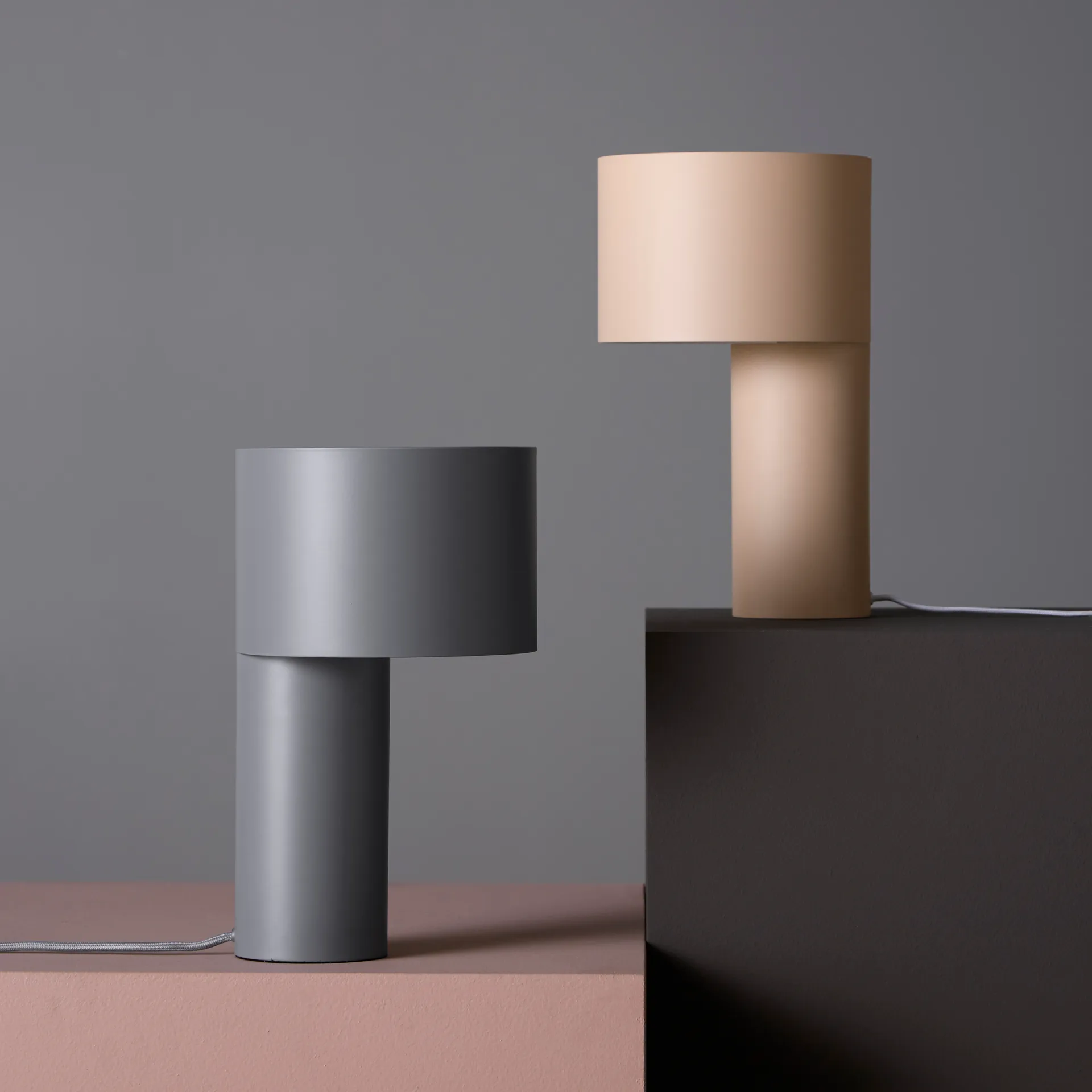 Tangent Tischleuchte, Grau Woud