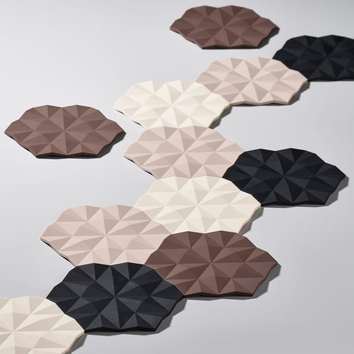 Ori Facet Topfuntersetzer 14 x 16cm, Black Zone Denmark