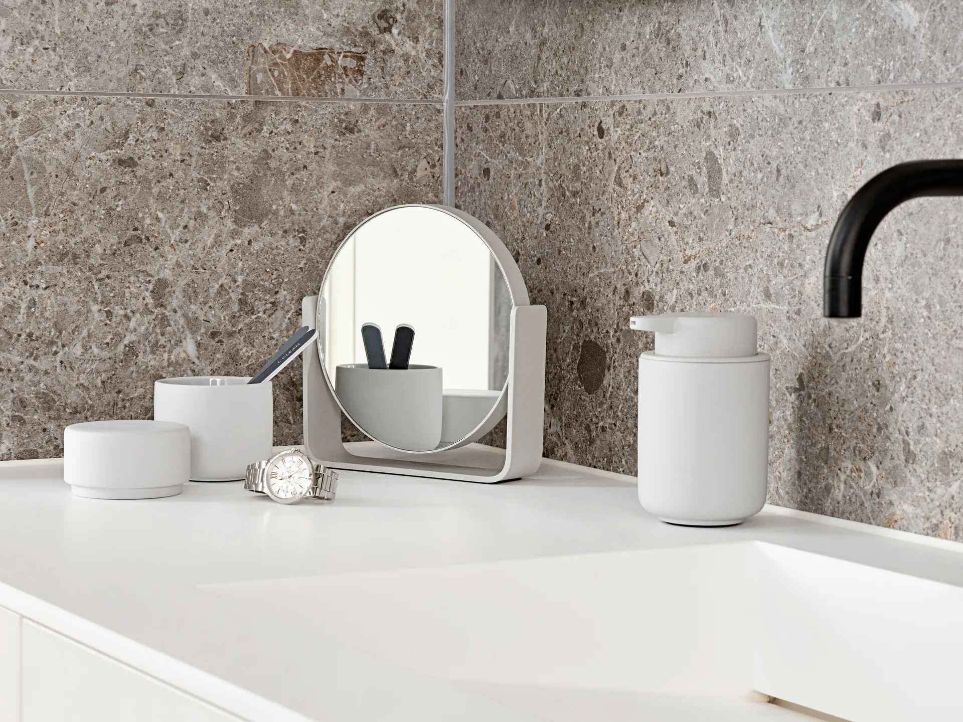 Ume Tischspiegel mit 5-facher Vergrößerung 19x19,5 cm, Soft grey Zone Denmark