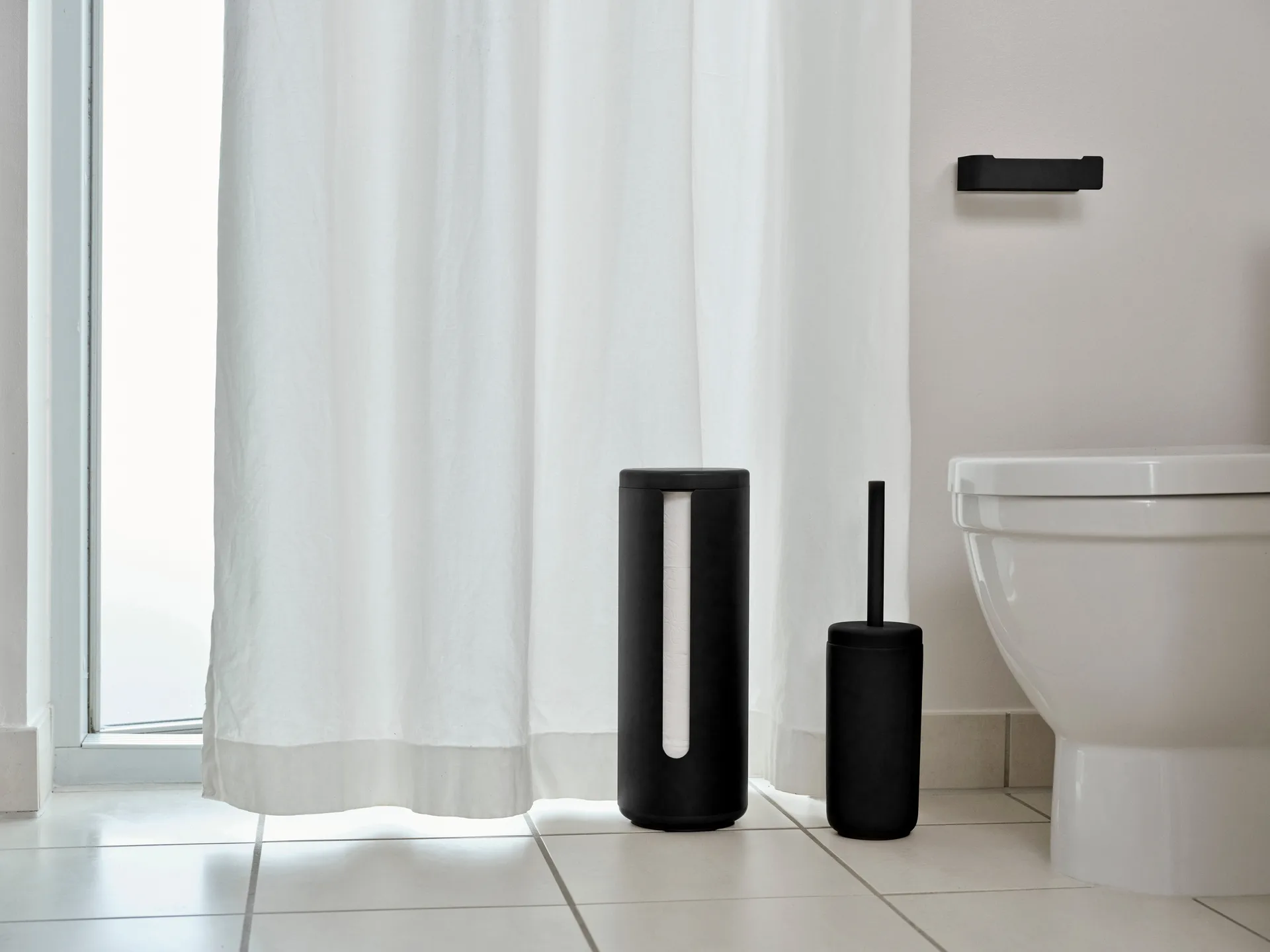 Ume Toilettenpapierhalter, Black Zone Denmark