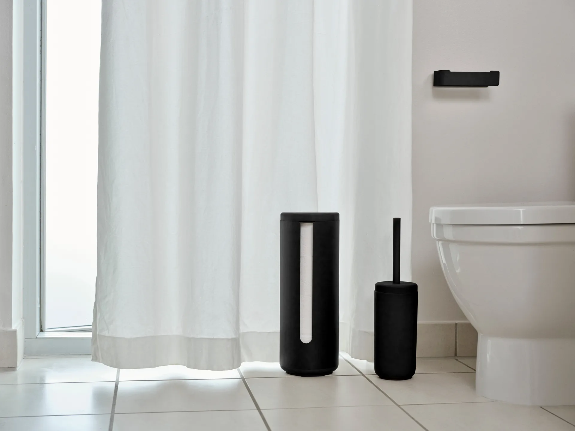 Ume Toilettenpapierhalter, Black Zone Denmark