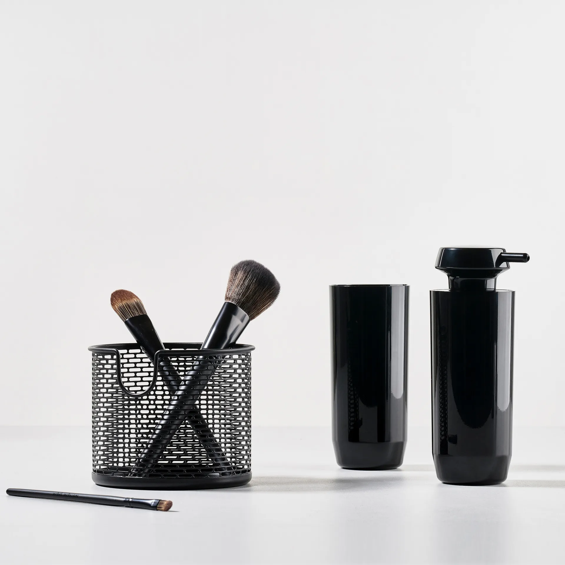 Zone Suii Zahnbürstenbecher 14cm, Black Zone Denmark