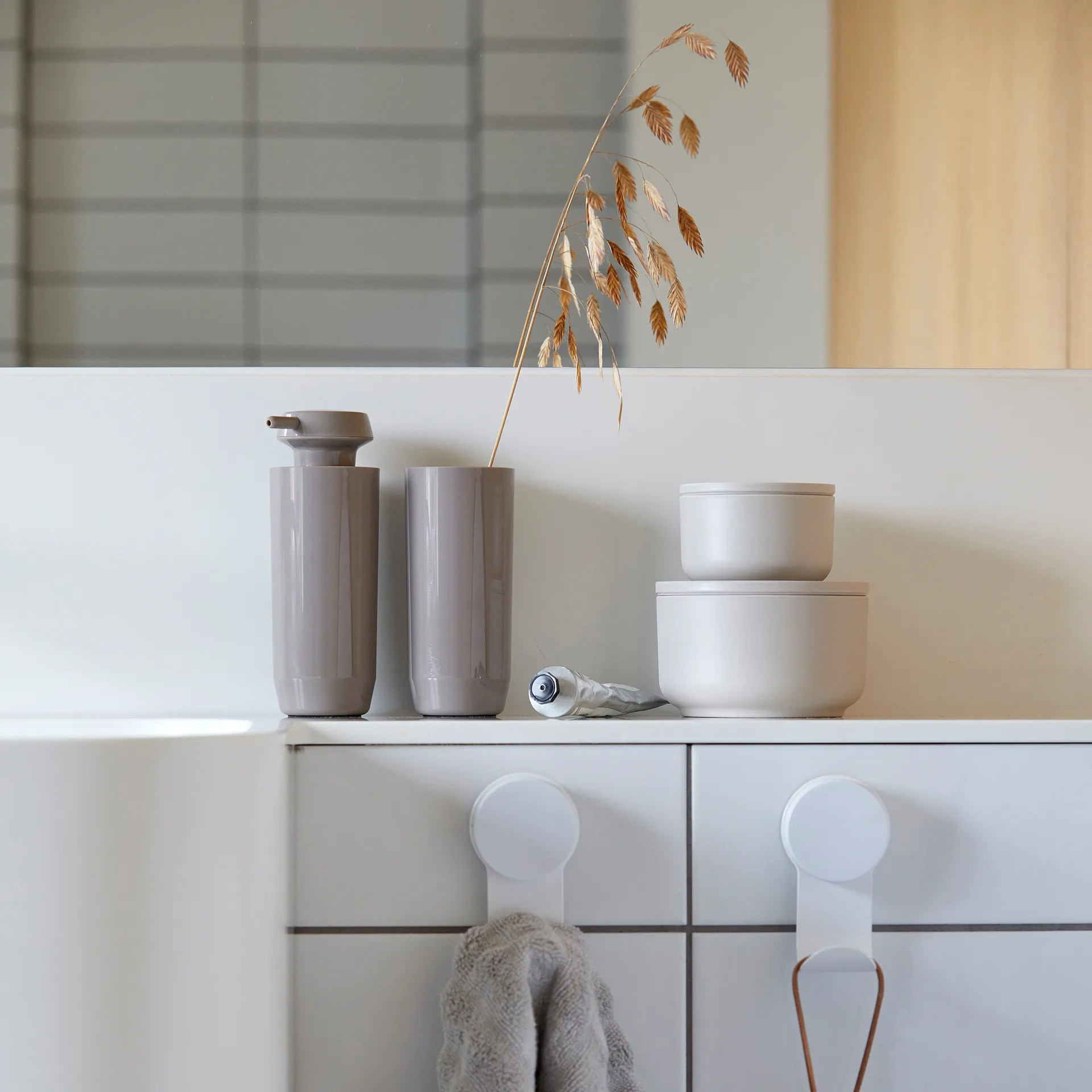 Zone Suii Zahnbürstenbecher 14cm, Taupe Zone Denmark