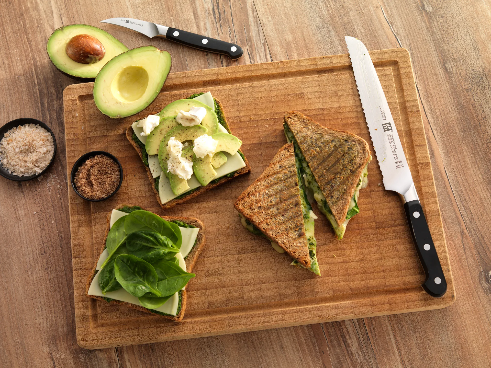 Zwilling Pro gezacktes Allzweckmesser 13 cm, Schwarz-Edelstahl Zwilling