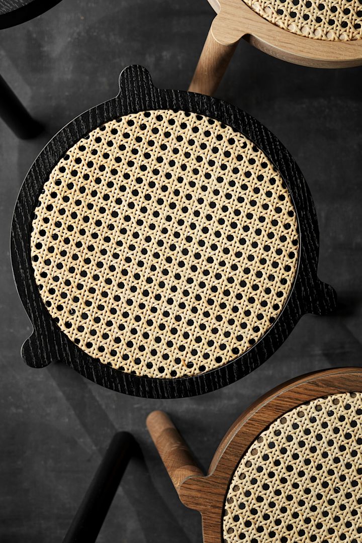 Ein beliebtes Material diesen Herbst ist Rattan – somit liegt der Pal Hocker von Northern diese Saison voll im Trend!
