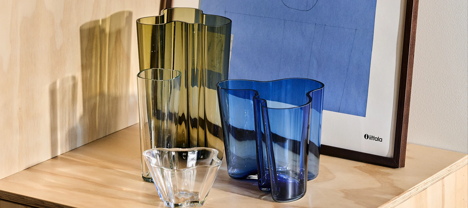 Hier sehen Sie einige der Alvar Aalto-Vasen von Iittala.