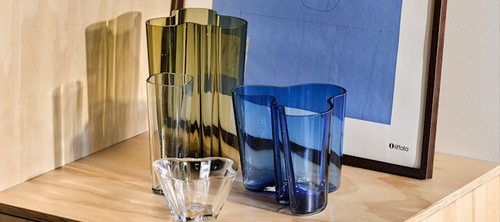 Hier sehen Sie einige der Alvar Aalto-Vasen von Iittala.