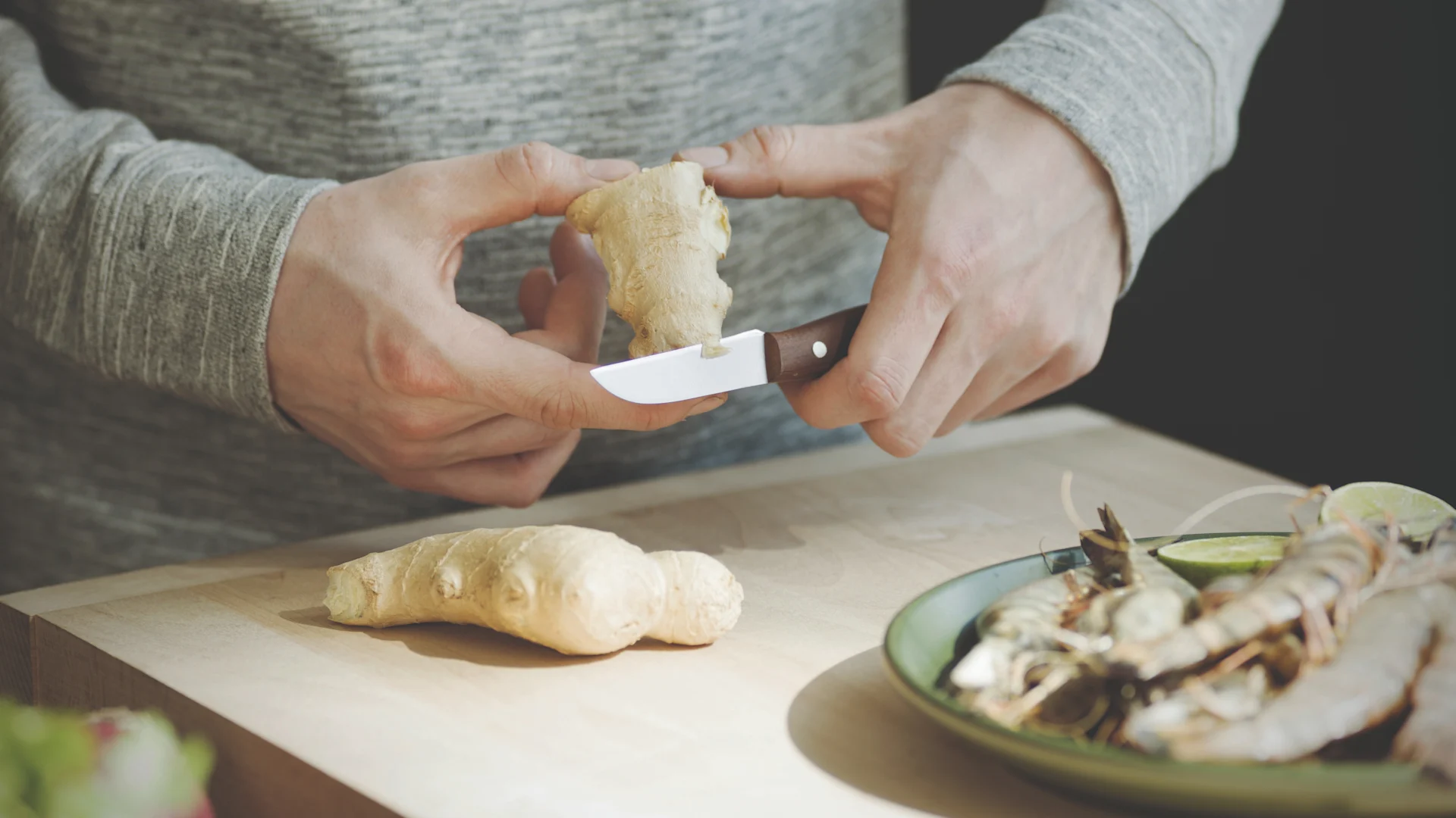 Hier sehen Sie das Norr-Schälmesser von Fiskars.