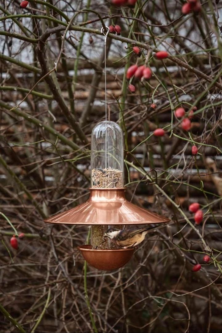 Sie haben Vögel füttern auf Ihrer To-do-Liste für den Herbst stehen? Dann nutzen Sie die Eva Solo De Luxe Vogelfutterstelle!