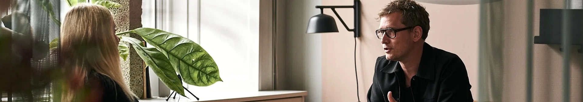 Hier sehen Sie ein Interview zwischen Nordic Nest und Muuto im Muuto-Showroom.