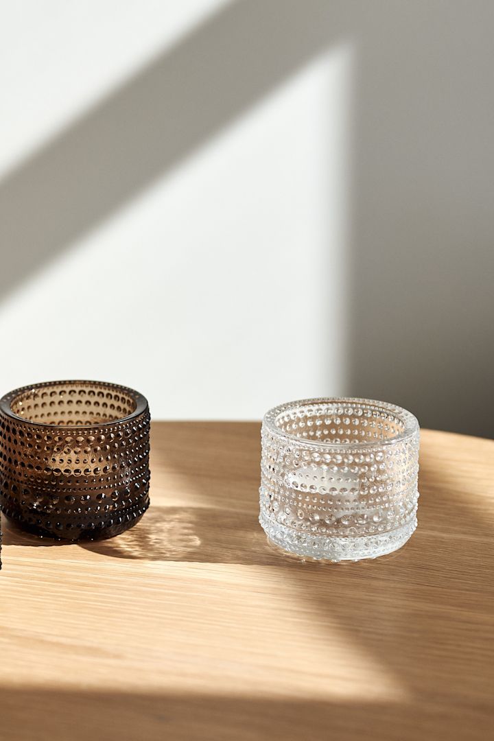 Die klassischen Kastehelmi Windlichter von Iittala sind einer unserer 12 Last-Minute Geschenkideen für Weihnachten.