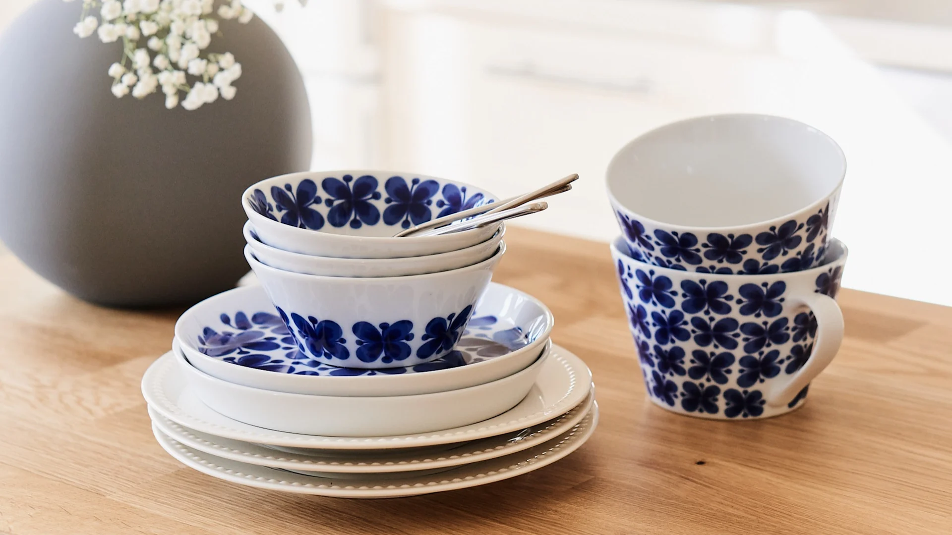 Die Mon Amie Kollektion von Rörstrandist ein wahrer skandinavischer Designklassiker.