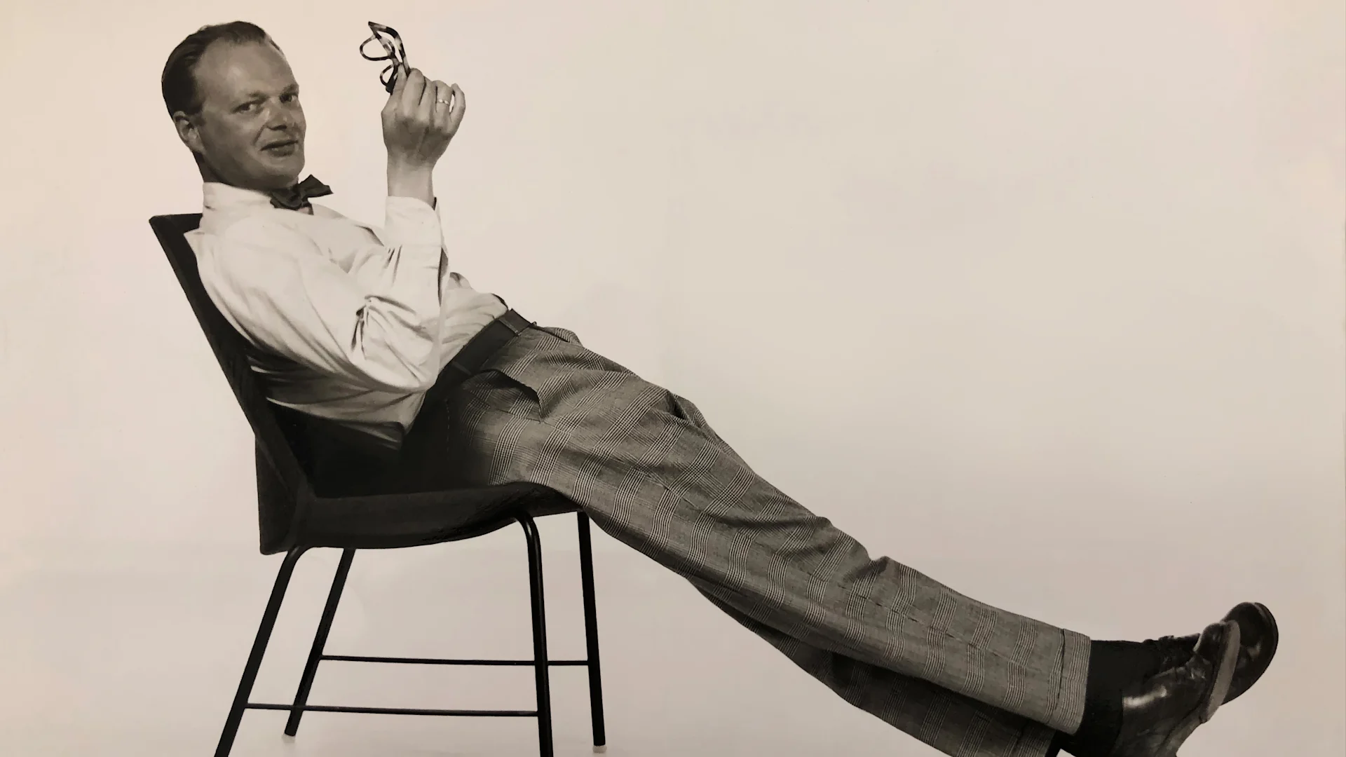 String Regalsystem: Hier sehen Sie den Erfinder und Designer von String, Nisse Strinning.