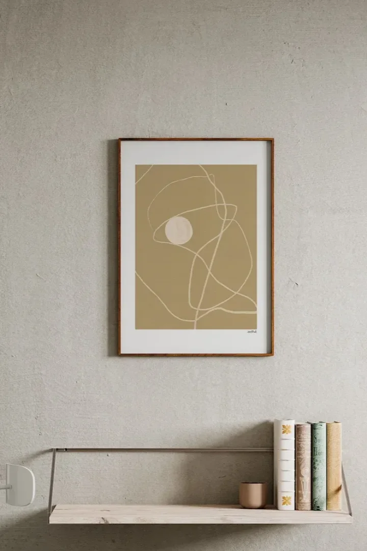 17 stilvolle Poster zur Dekoration Ihres Zuhauses - hier das Little Pearl Poster von Paper Collective in Weiß- und Beigetönen.