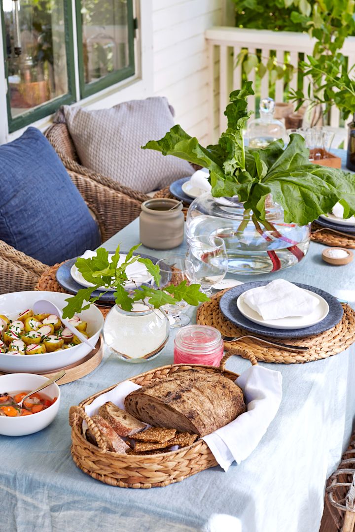 So organisieren Sie ein Grillfest – hier die Bloomingville Platzdecke geflochten