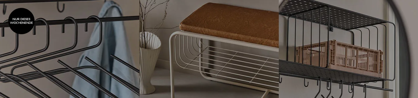 Produkte zur Wohnraumorganisation: schwarze Kleiderbügel, weiße Sitzbank mit braunem Kissen und ein schwarzes Wandregal mit beiger Kiste.