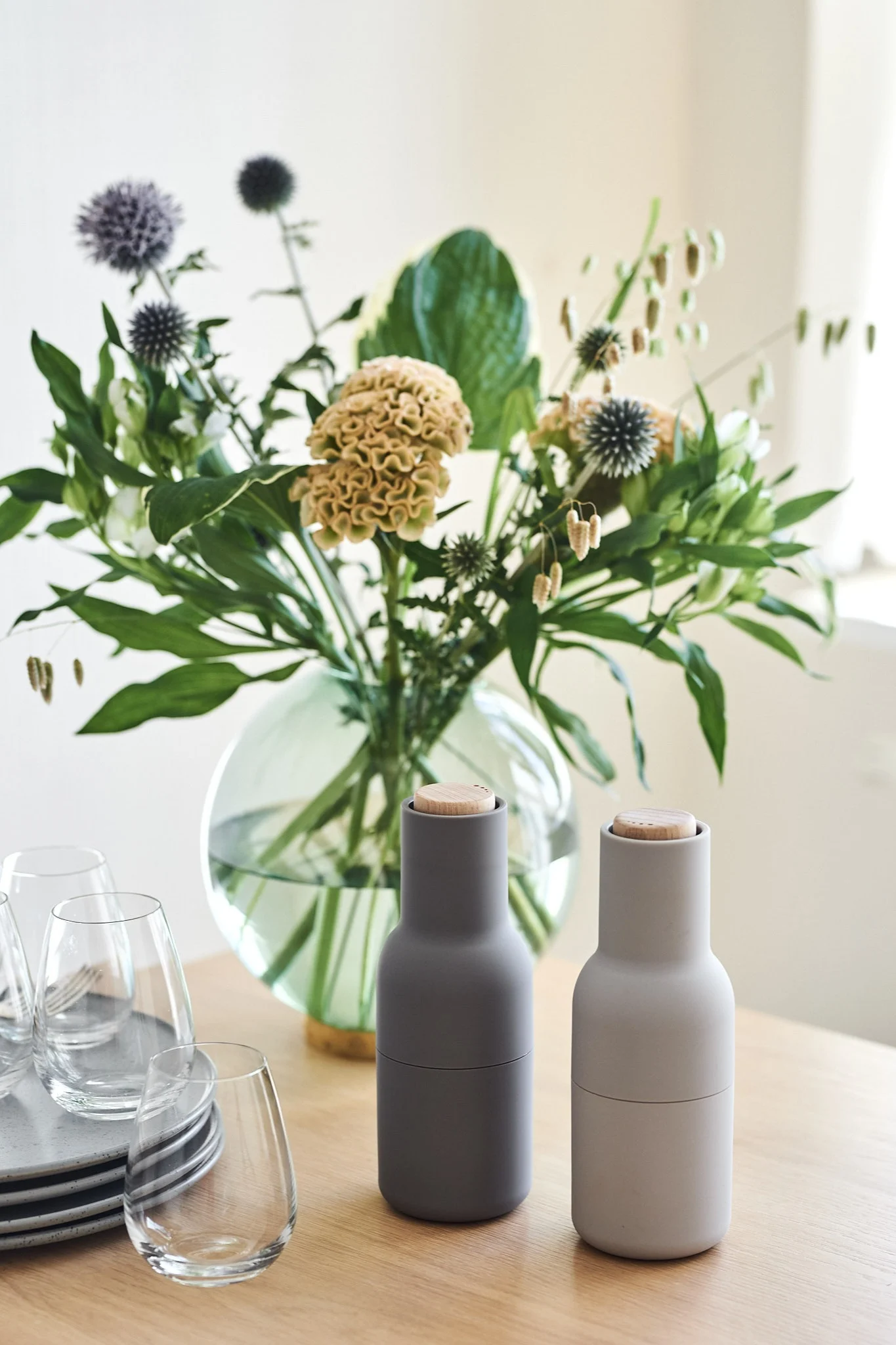 10 Geschenke für jeden Anlass – hier die Bottle Grinder Salz – und Pfeffermühlen von Menu.