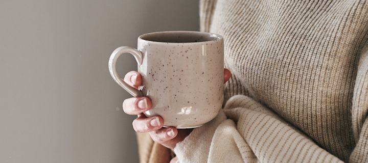 Die beigefarbene Freckle Tasse ist eine Teetasse für Teeliebhaber und ein echter Favorit für eine heiße Tasse Tee.