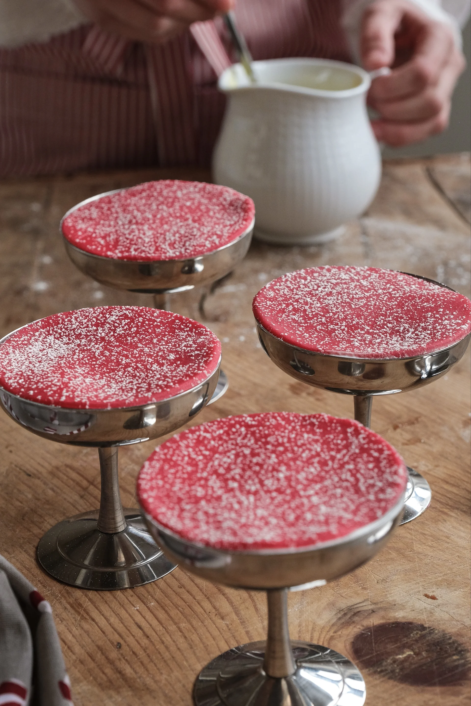 Eine Prinzessinnentorte mit Safran, serviert in einem Glas, ist ein Rezept von „Baka med Frida” für das diesjährige Weihnachtsgebäck. 