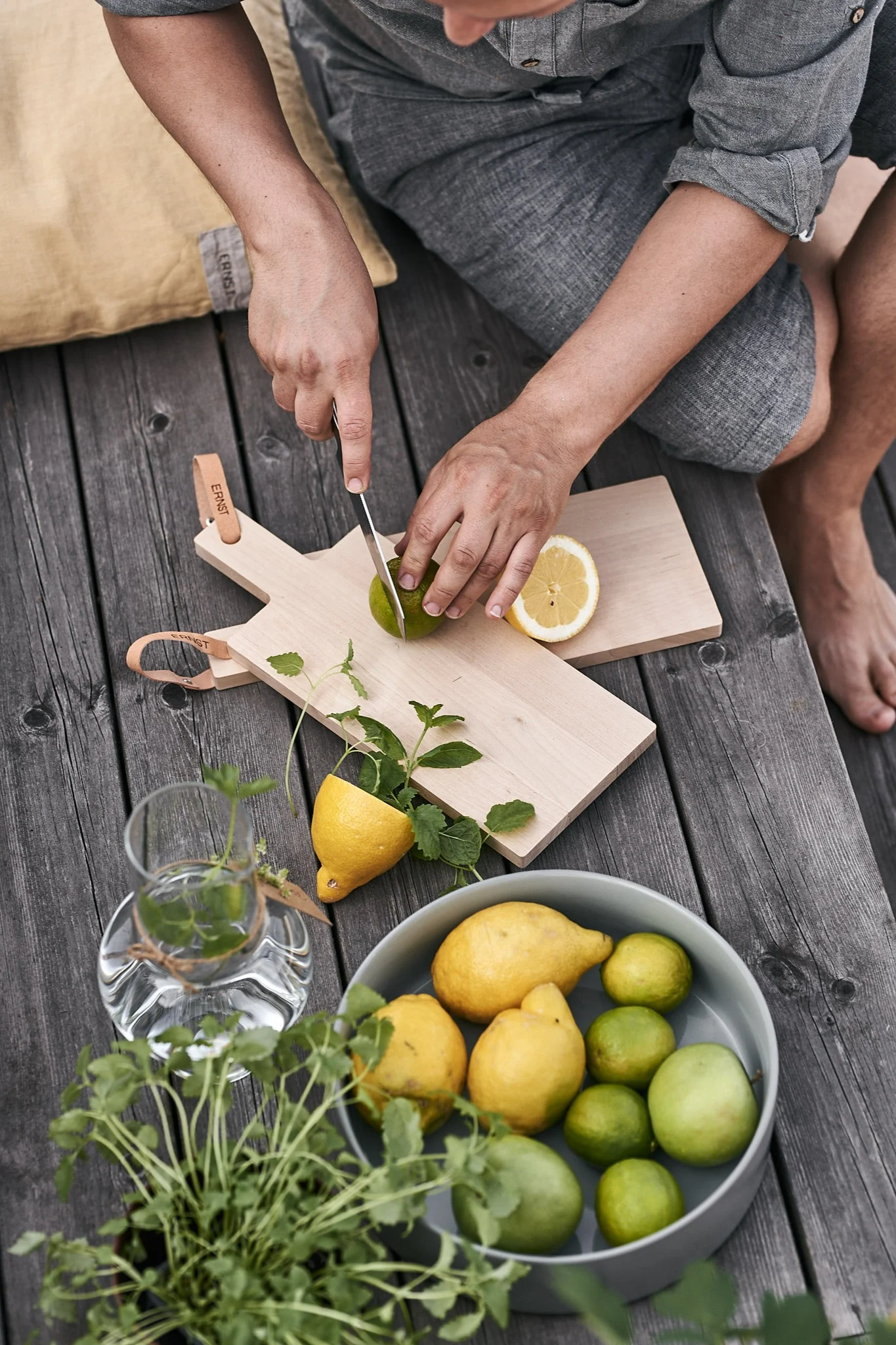 Zum Frühstück wird eigene Limonade zubereitet.