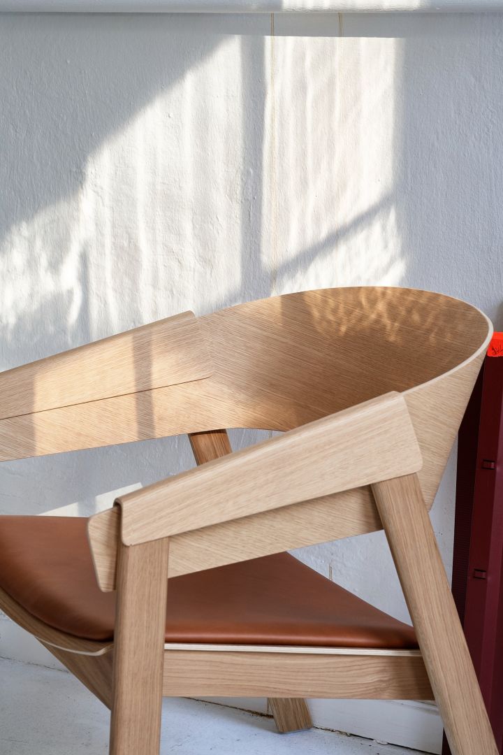 Skandinavisches Design steht für klare Linien und Funktionalität - hier sichtbar widergespiegelt im Loungesessel Cover von Thomas Bentzen, der klassische Handwerkskunst mit moderner Formensprache verbindet.