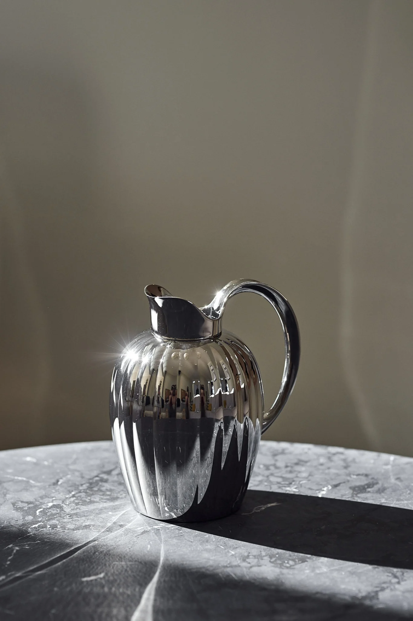 10 Geschenke für jeden Anlass – hier die Bernadotte Karaffe aus Edelstahl.