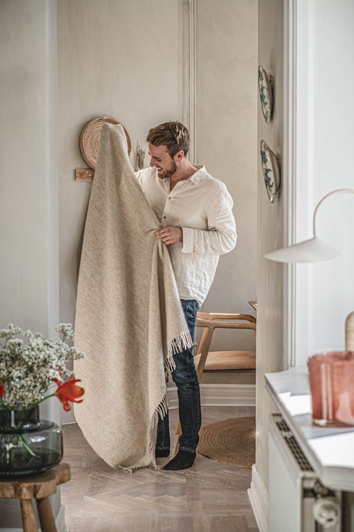 Ein gemütliches Schlafzimmer, in dem man den Tag beginnen kann, ist von unschätzbarem Wert. Mein erster Tipp? Jede Menge Textilien!