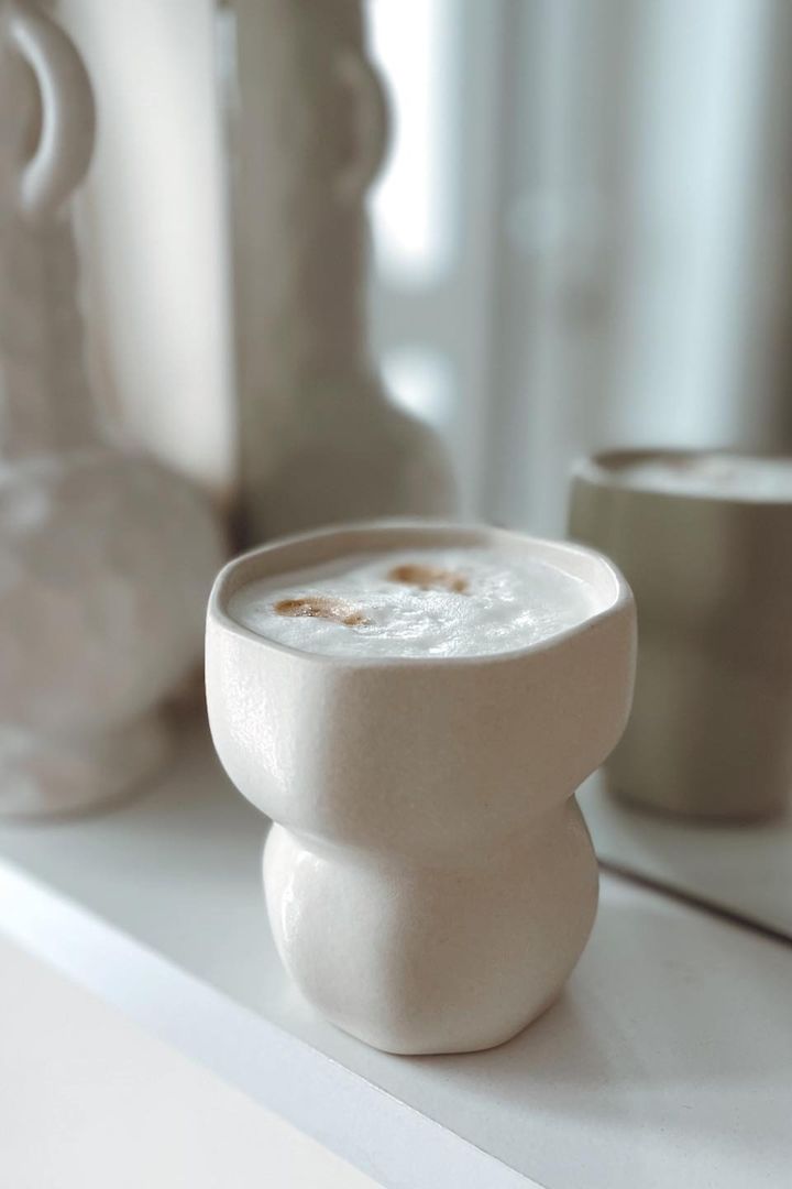 Kaffeetassen: Die Limfjord Tasse von Broste Copenhagen in Beige eignet sich perfekt für Cappuccino oder fast jede andere Art von Kaffee.
