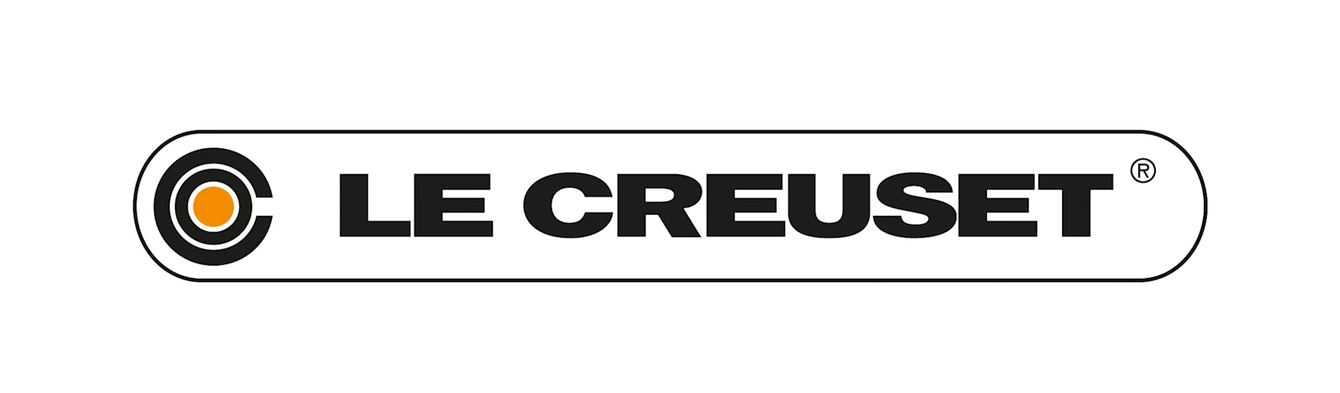Le Creuset Logo, mit einem stilisierten C mit einem orangefarbenen Punkt und dem Markennamen in schwarzer Schrift innerhalb eines abgerundeten Rechtecks.
