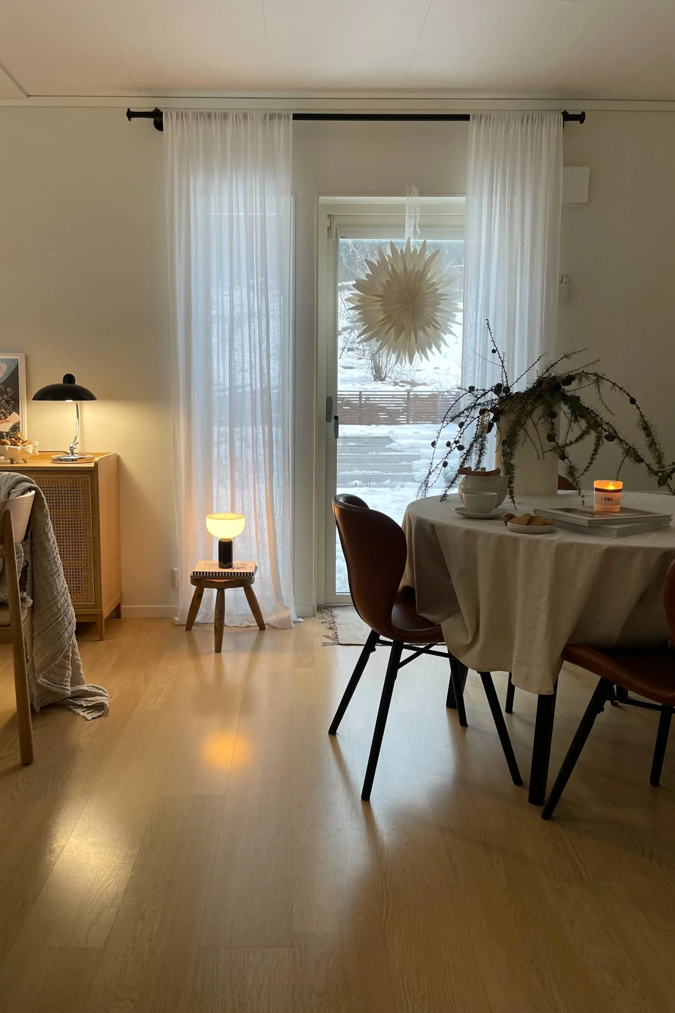 Hier sehen Sie einen unserer Favoriten unter den Weihnachtssternen: Luna von Scandi Living im Zuhause der Influencerin @myjapandihome.