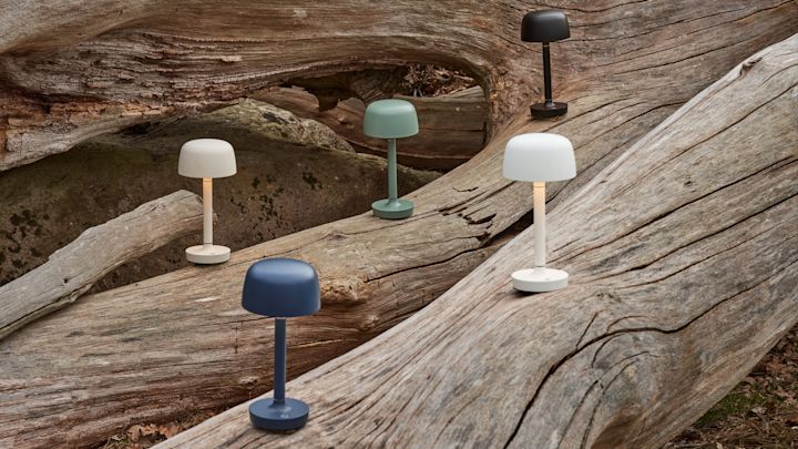 Dies ist die tragbare Lampe Halo von Scandi Living, erhältlich in verschiedenen Farben.tragbare Beleuchtung ist ein Sommerfavorit, der Ihre Sommerabende ein wenig gemütlicher macht. Hier ist die tragbare Lampe Halo von Scandi Living, die in verschiedenen Farben erhältlich ist.