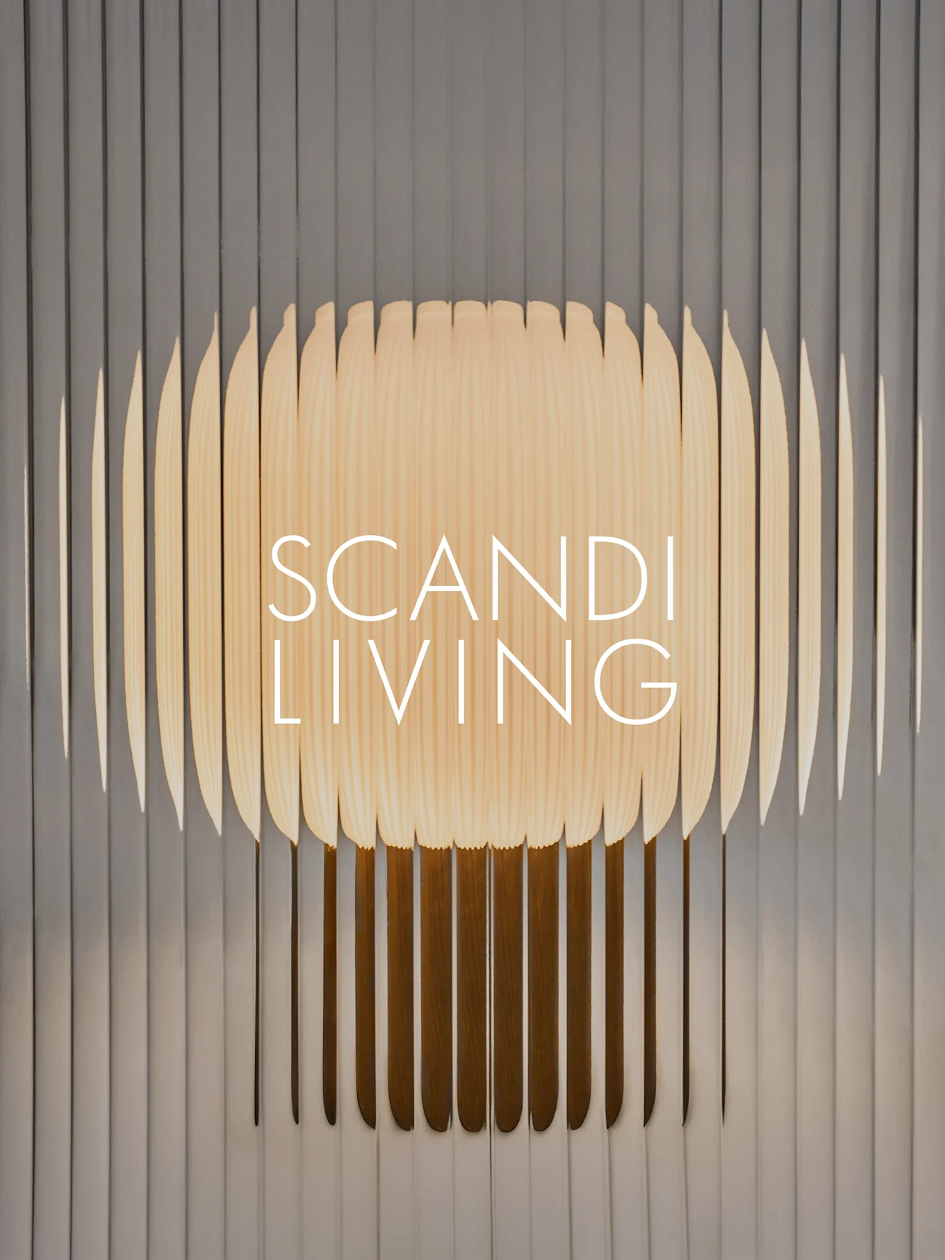 "SCANDI LIVING"-Text auf einem Wandkunstwerk aus hellen Holzlamellen mit Wellenmuster vor geripptem grauen Hintergrund.