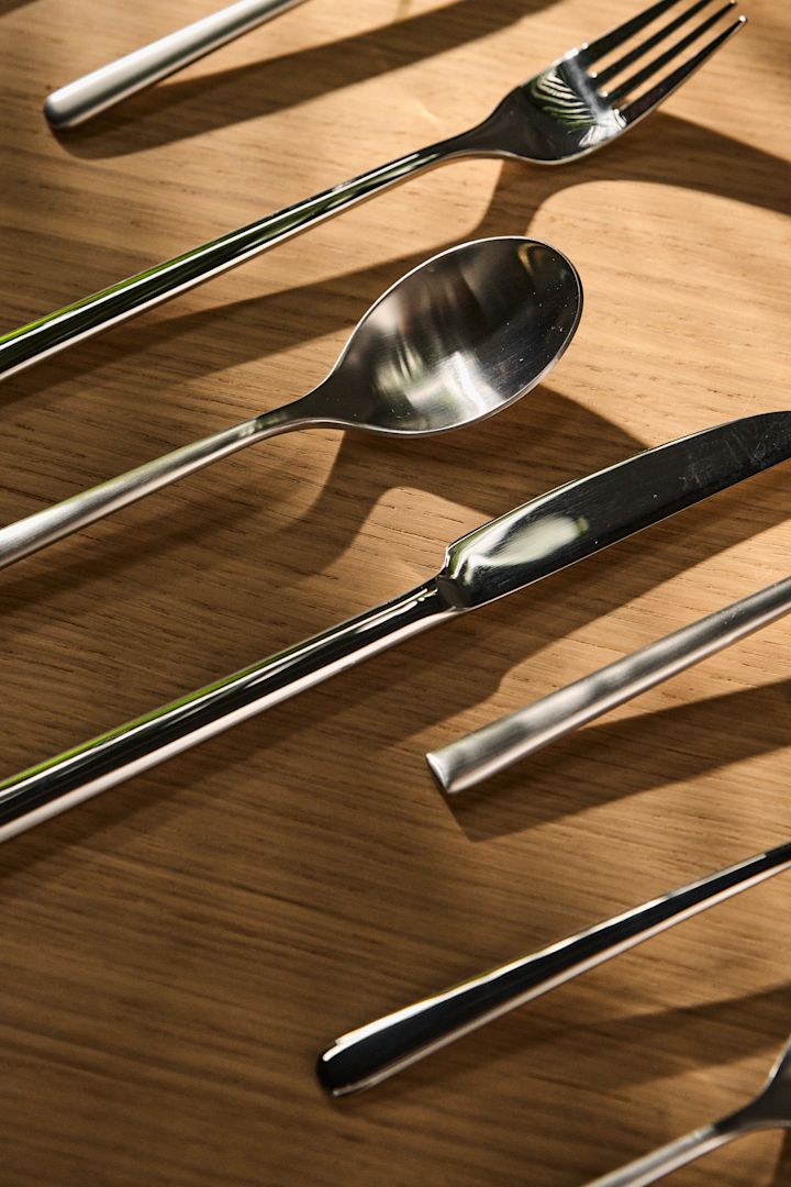 Ein elegantes Edelstahlbesteck wie das Besteckset Lake von Scandi Living eignet sich perfekt als Hochzeitsgeschenk für das Brautpaar und als Hochzeitsgeschenkidee. 