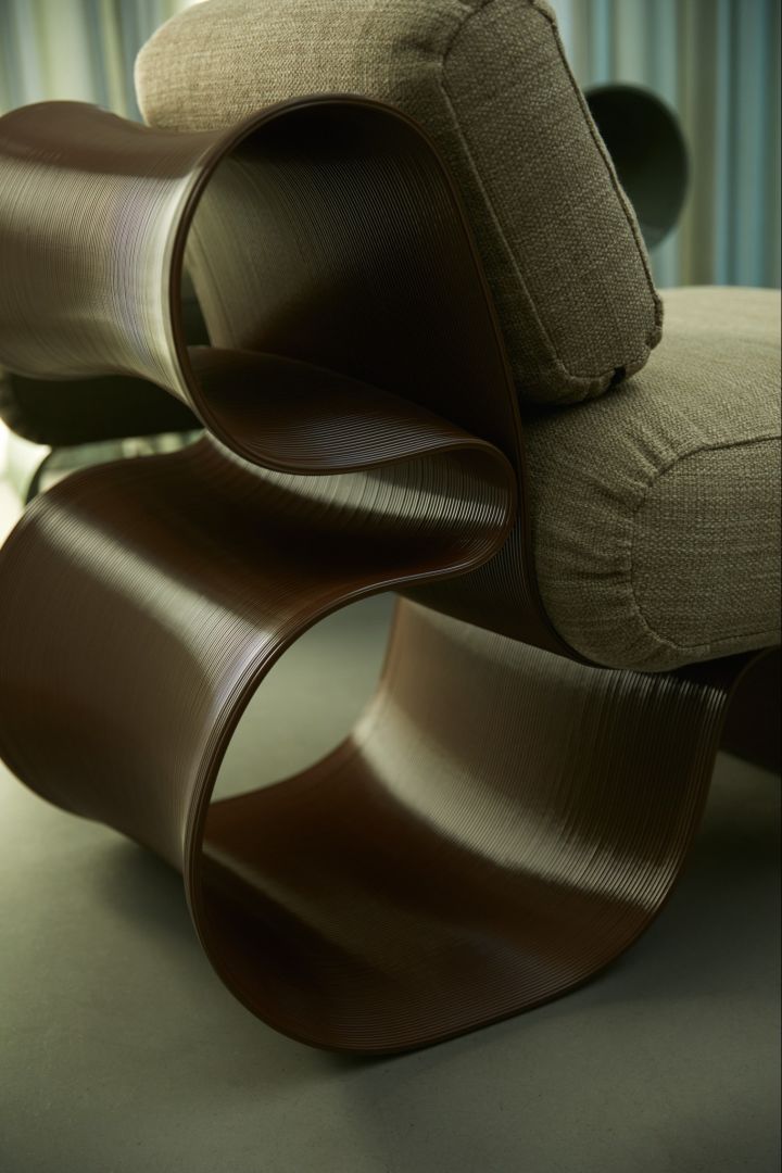 Hier sehen Sie eine Nahaufnahme des Eel Lounge Chair von Ekbacken Studios, den Erfindern von Möbeln aus dem 3D-Drucker. 