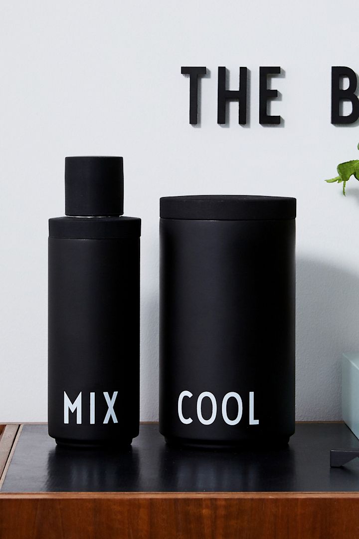 Verschiedene Arten von Cocktailgläsern: Welches Glas für welchen Cocktail? Um tolle Cocktails zu machen, benötigen Sie das richtige Zubehör. Hier sehen Sie Nützliches Cocktail-Zubehör von Design Letters.