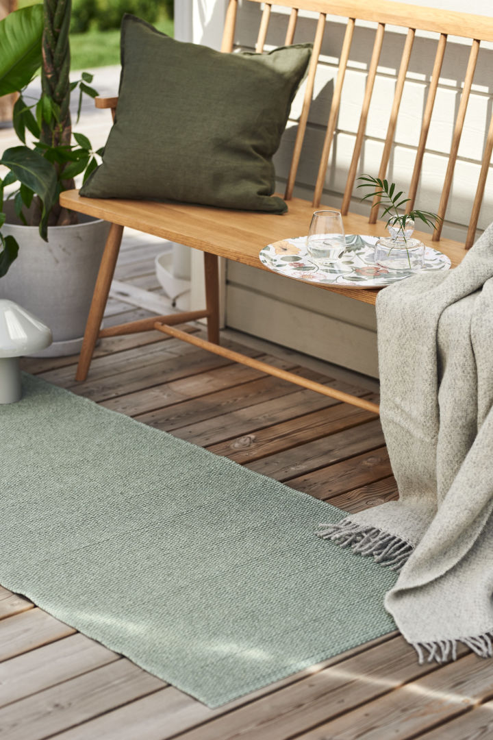 Outdoor Teppich: Der grüne Mellow Kunststoffteppich eignet sich hervorragend für Ihren Balkon oder die Terrasse, da er in verschiedenen Größen erhältlich ist.
