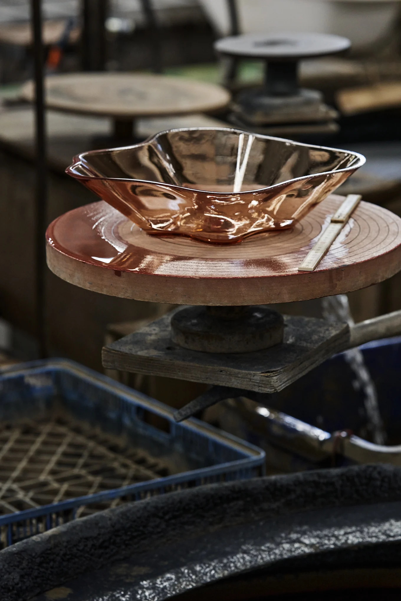 Alvar Aalto Schale von Iittala in der Farbe Leinen.