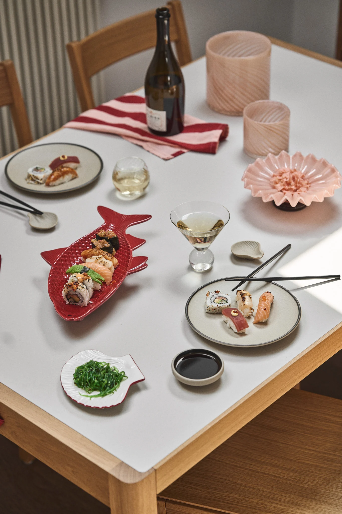 Geschenk zum Valentinstag: Organisieren Sie einen Sushiabend und servieren Sie es stilvoll auf Geschirr von Byon.